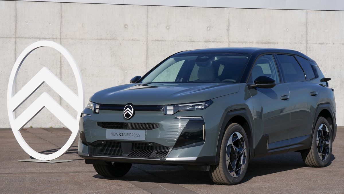 Do Česka dorazil nový rodinný Citroën C5 Aircross: Elektřinu mít nemusíte, slevu vyfasujete hned mezi dveřmi